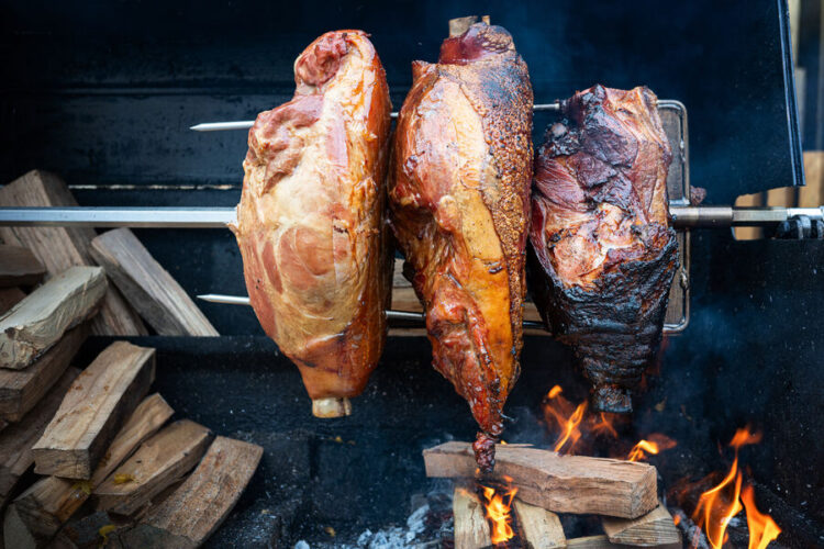 Recette jambon à la broche au feu de bois : cuisson traditionnelle