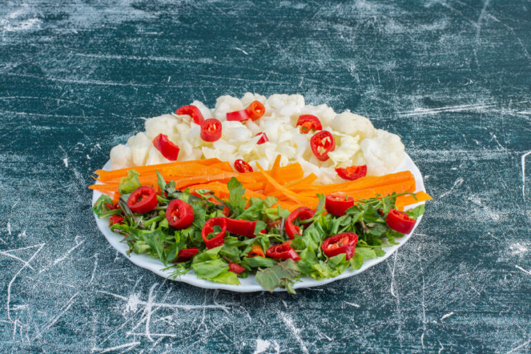 Comment composer un plateau de légumes crus attrayant et suffisant pour