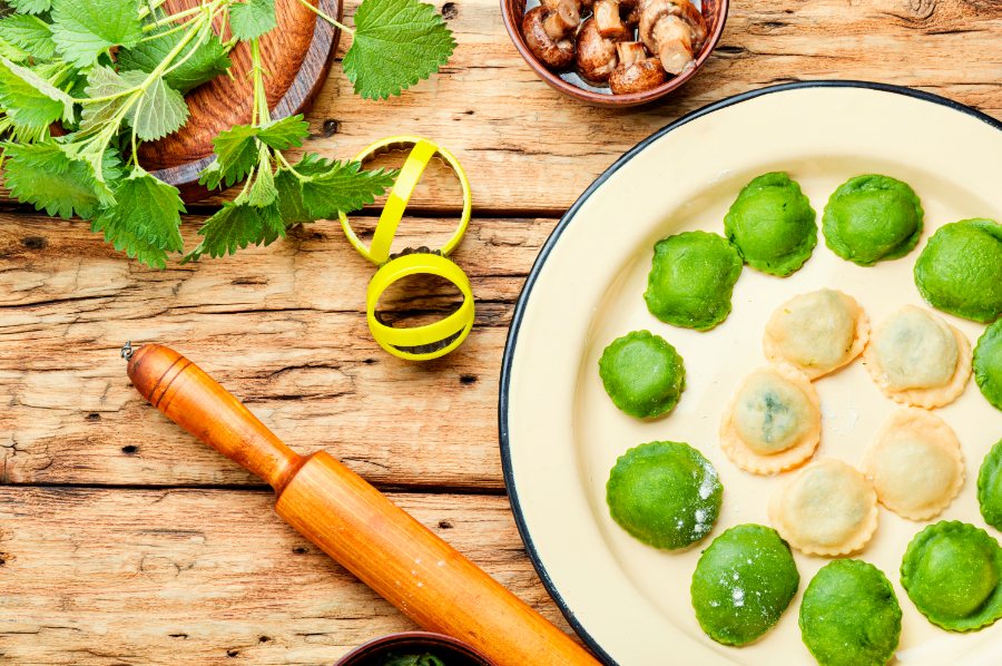 Quenelles nappées d’une sauce Nantua crémeuse aux écrevisses