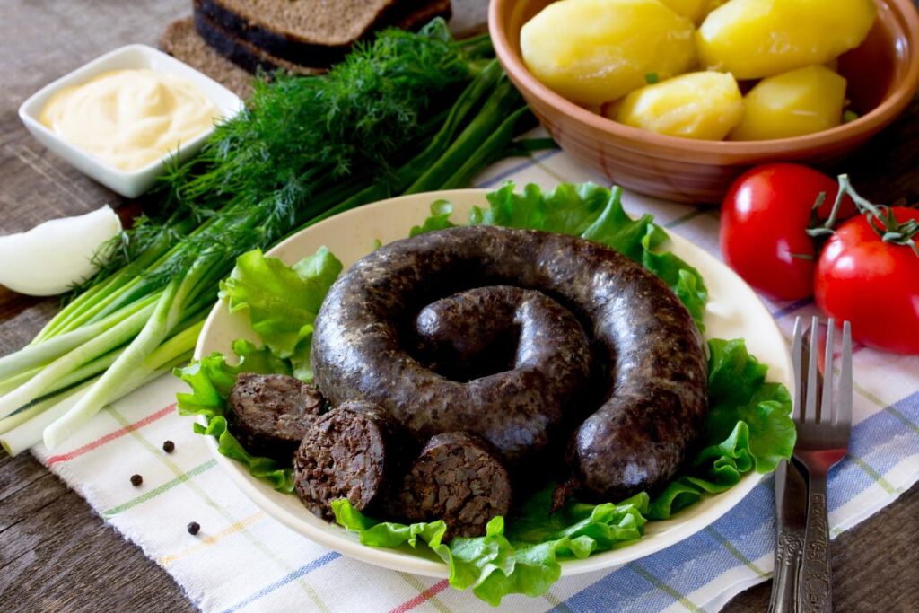 Boudin noir avec des légumes