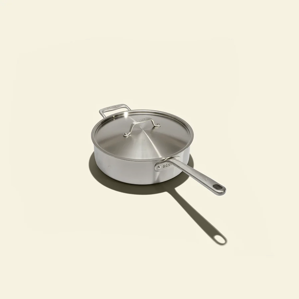 Une sauteuse idéale en inox d'un modèle de 26 cm