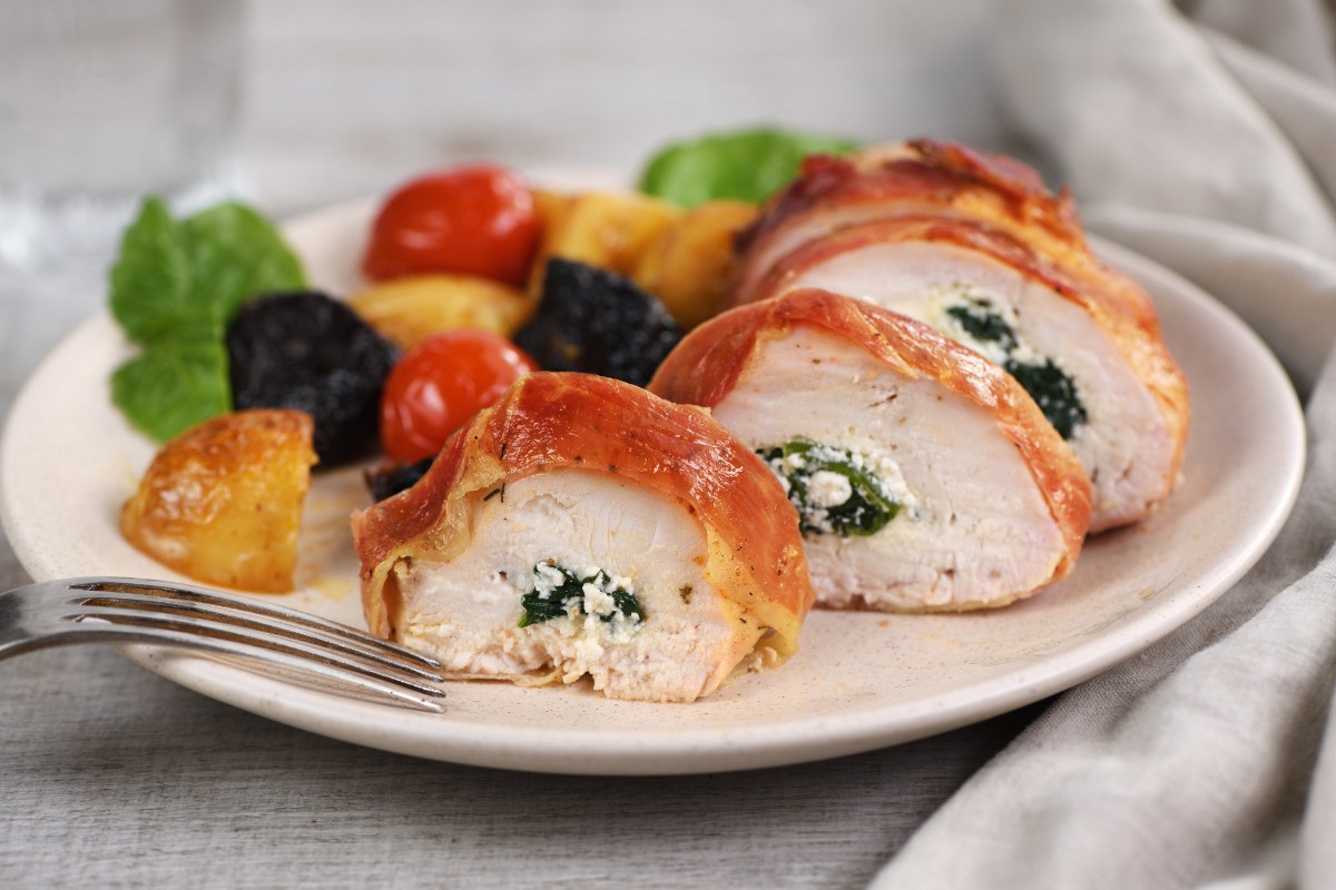 Une assiette de poularde farcie aux morilles