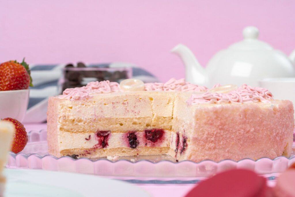 Du gâteaux faites avec des biscuits roses