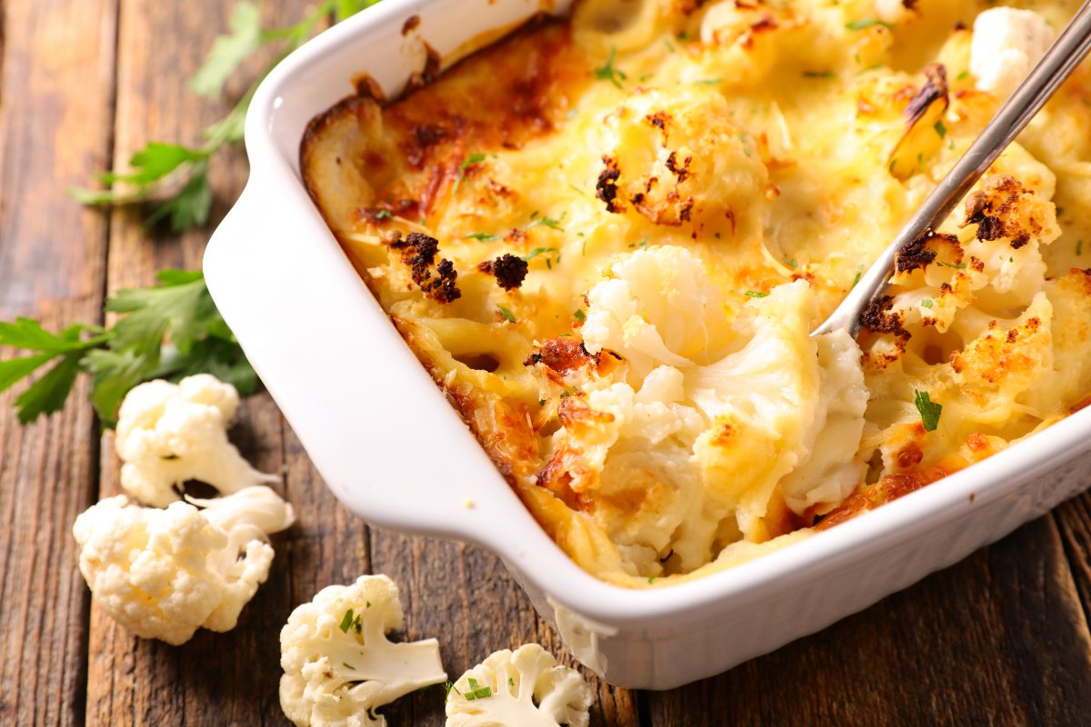 Un plat de gratin de chou fleur bien préparé