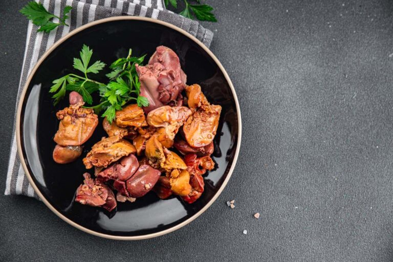 Une recette de gésiers confits avec des feuilles vertes