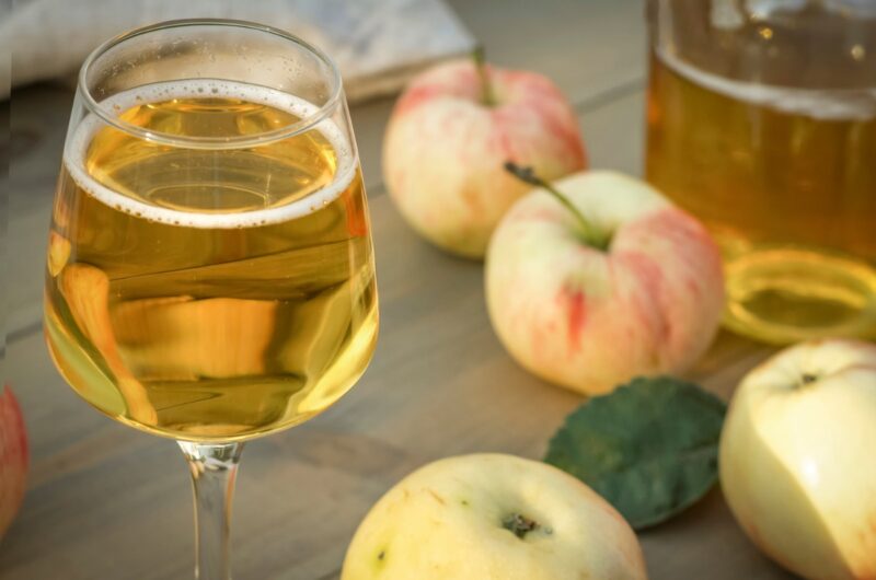 Cidre de pomme dans un verre