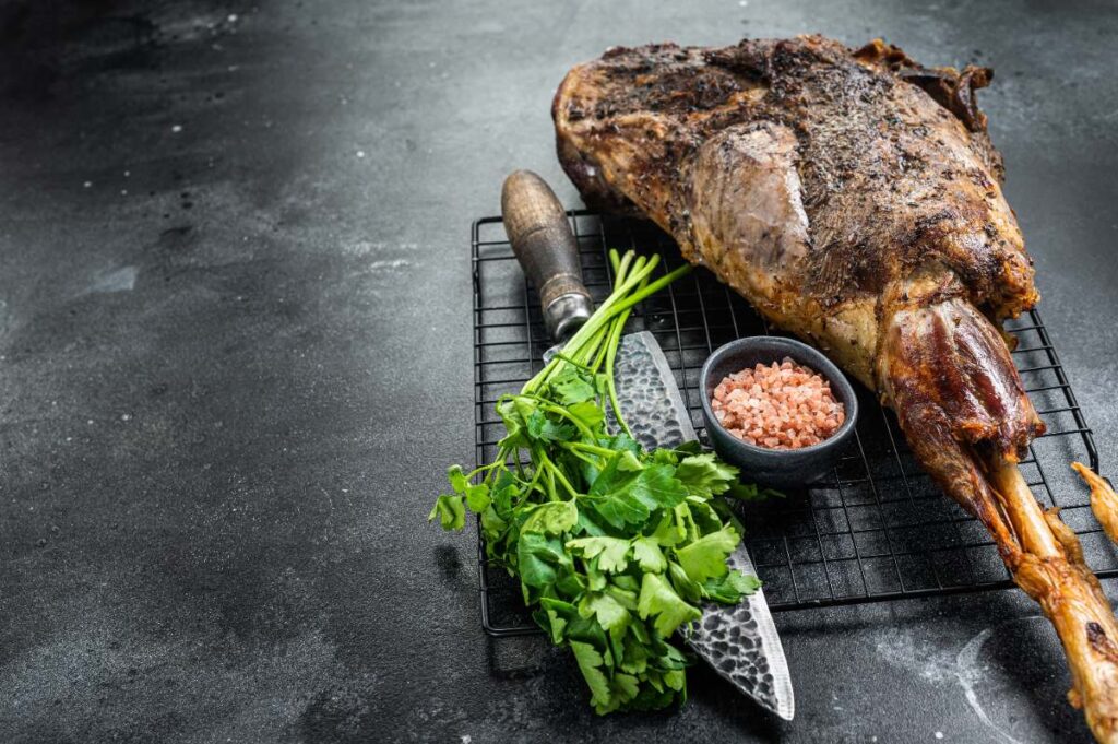 Gigot d'anneau rôti avec du persil frais