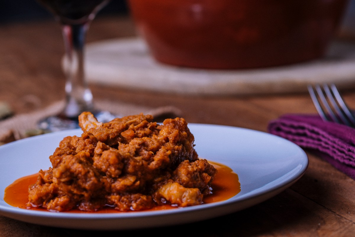 Tripes à la tomate servie sur une assiette