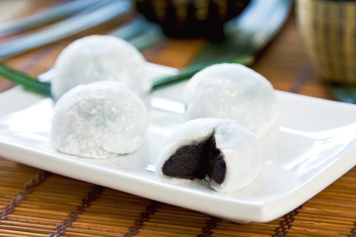 Mochi servi sur un plateau
